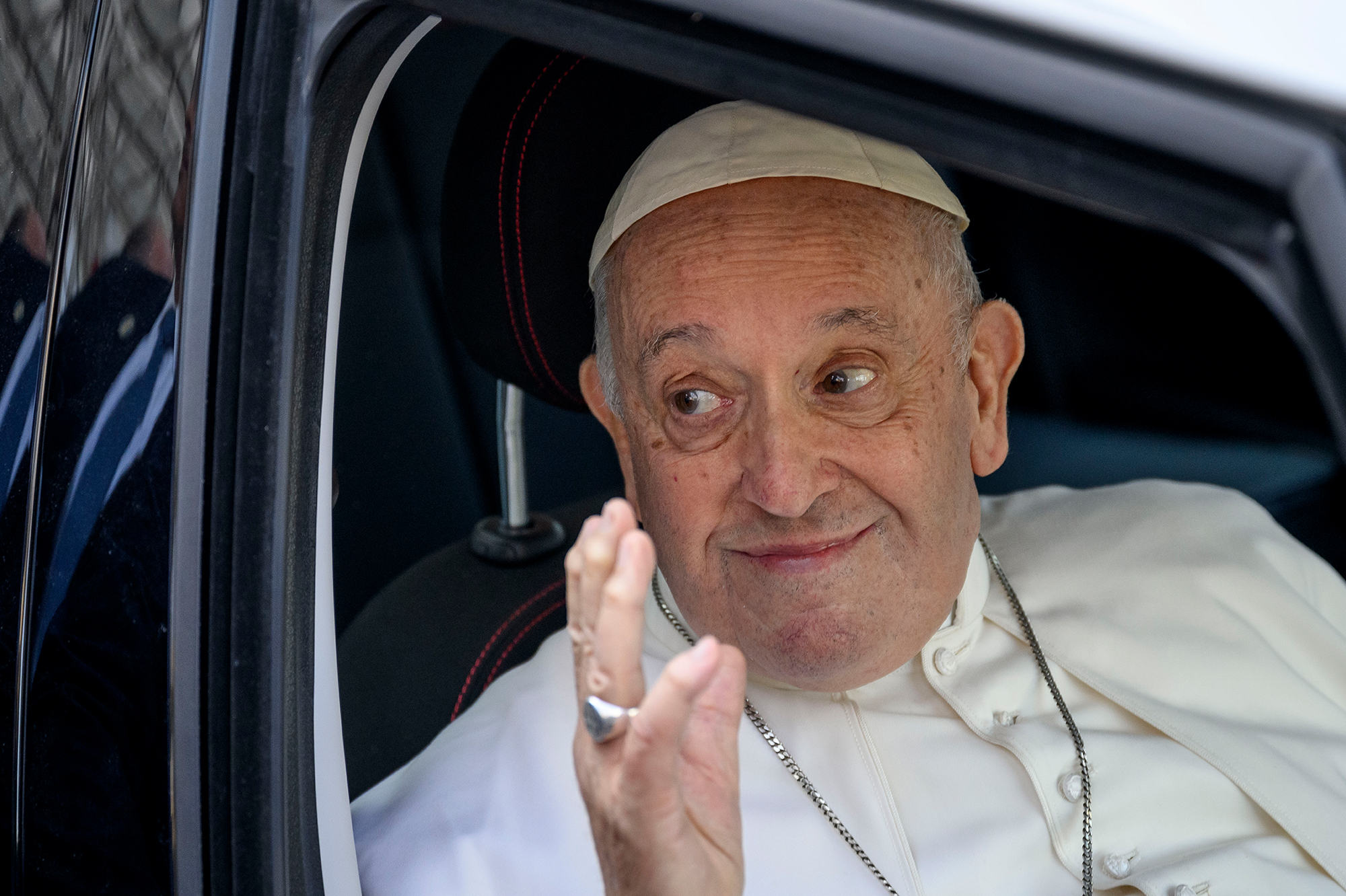 "Білий прапор" Папи Римського. Як Франциск потрапляє у скандали без чіткої позиції щодо війни в Україні